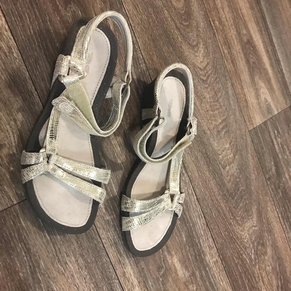 Teva sandals size 8